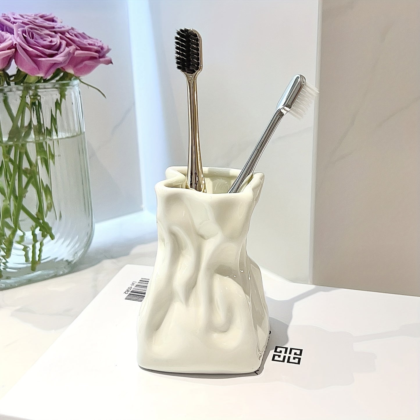 Wind-Bound Toothbrush Holder